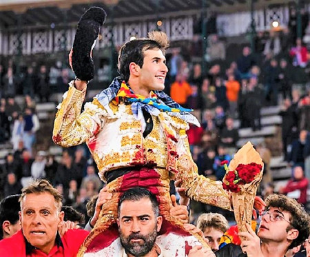 Valencia: Gloria en la Arena Fallera